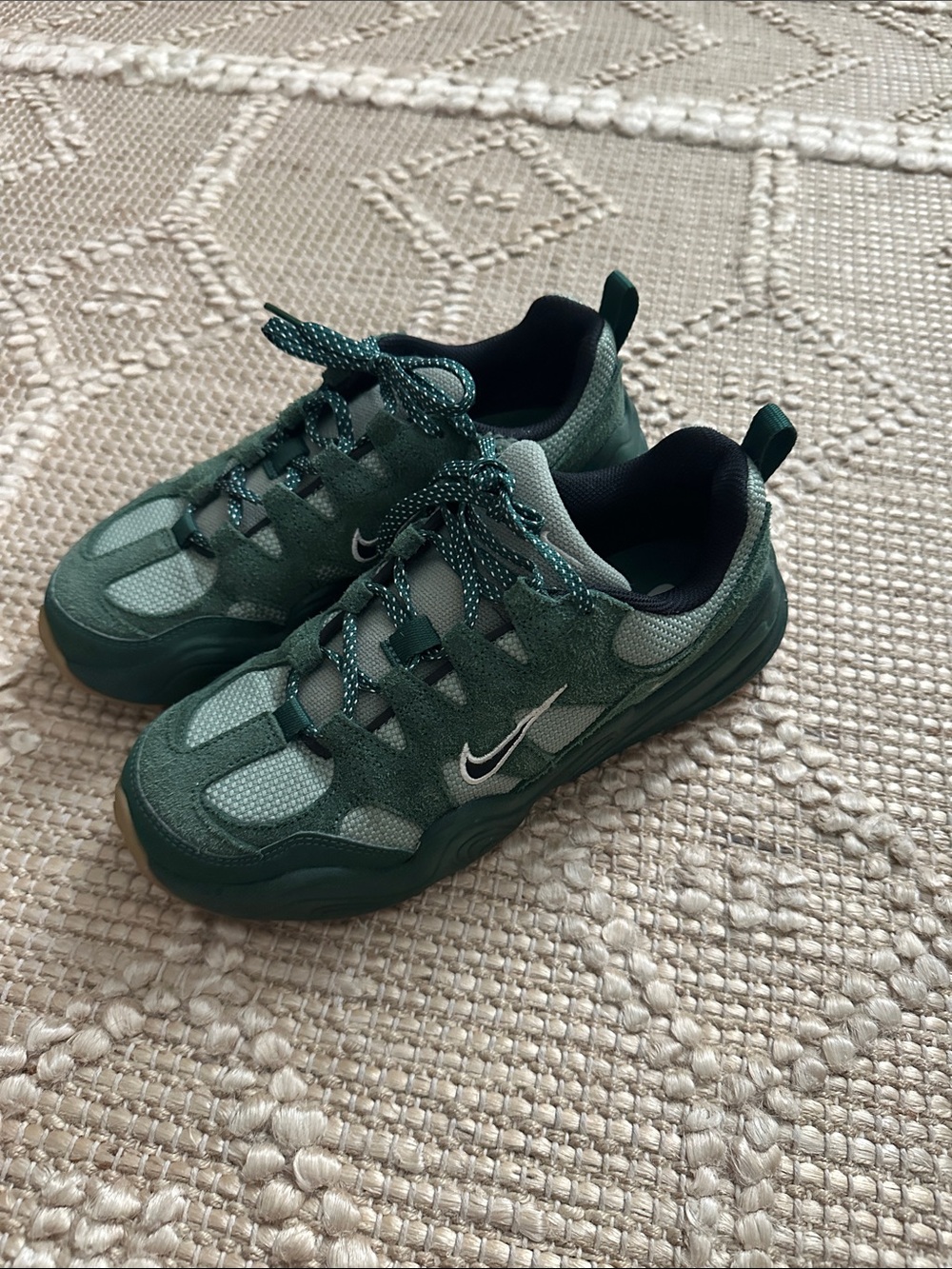 Oil Green Nike Hera shoes